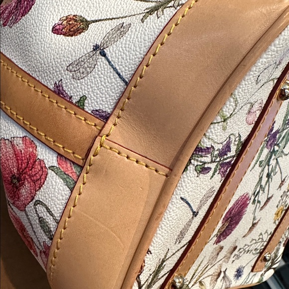 Floral Print Bucket Bag New with tags πβ₯οΈπ¦π¦πΎππππΈππΊ - Picture 9 of 17